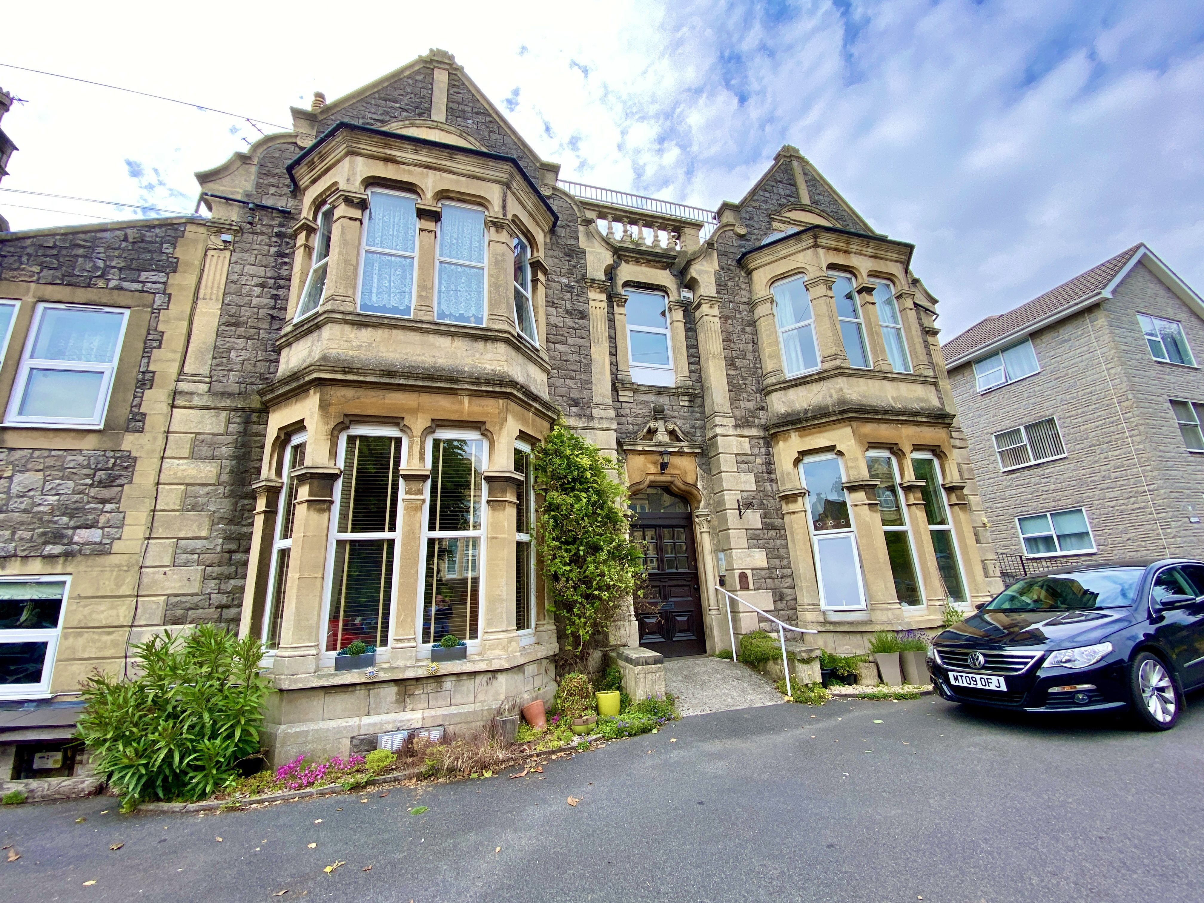 2 bed flat to rent in Grove Park Road, Weston-super-Mare, BS23  - Property Image 1