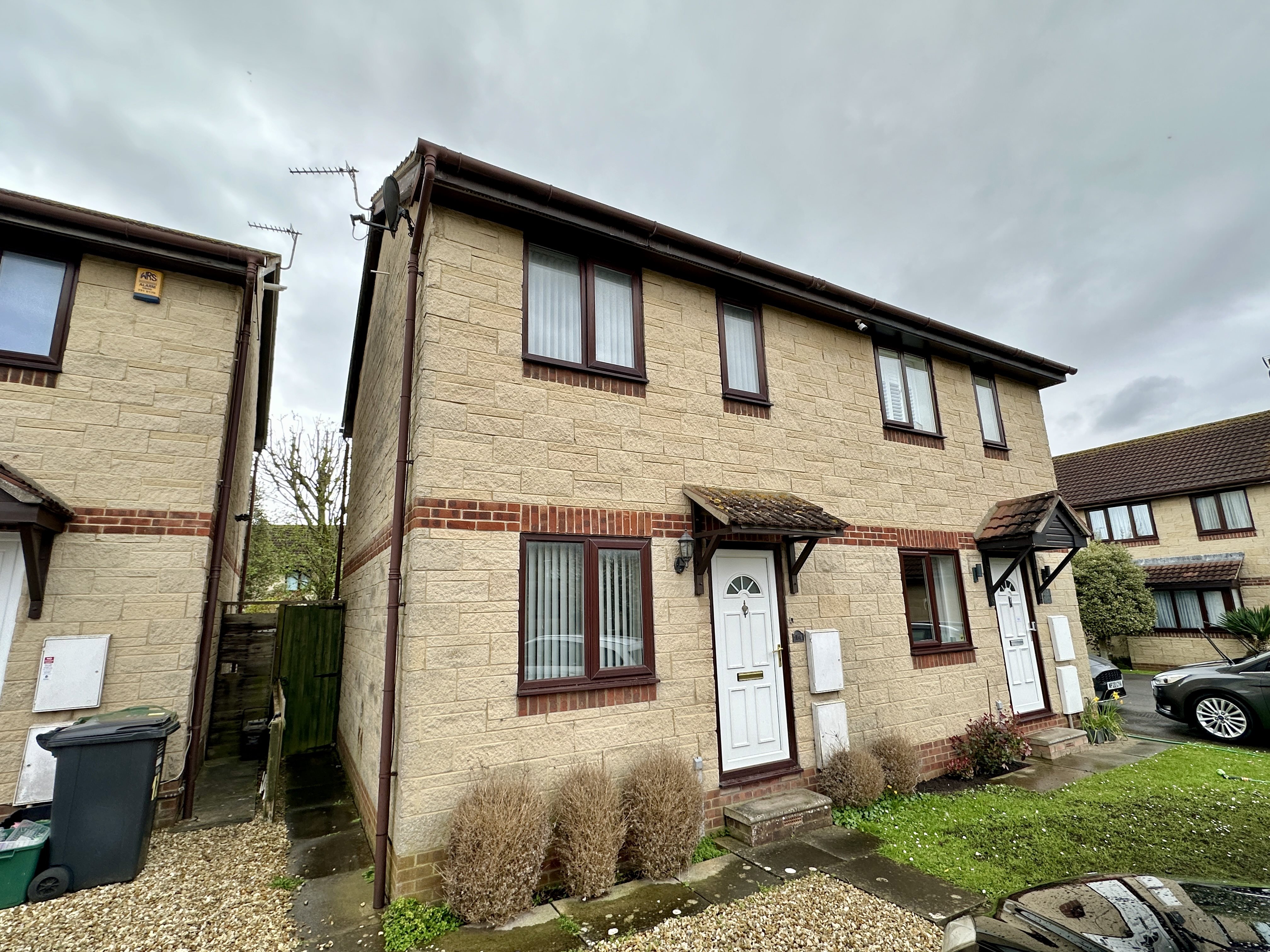 2 bed house to rent in Avalon Close, Yatton  - Property Image 1