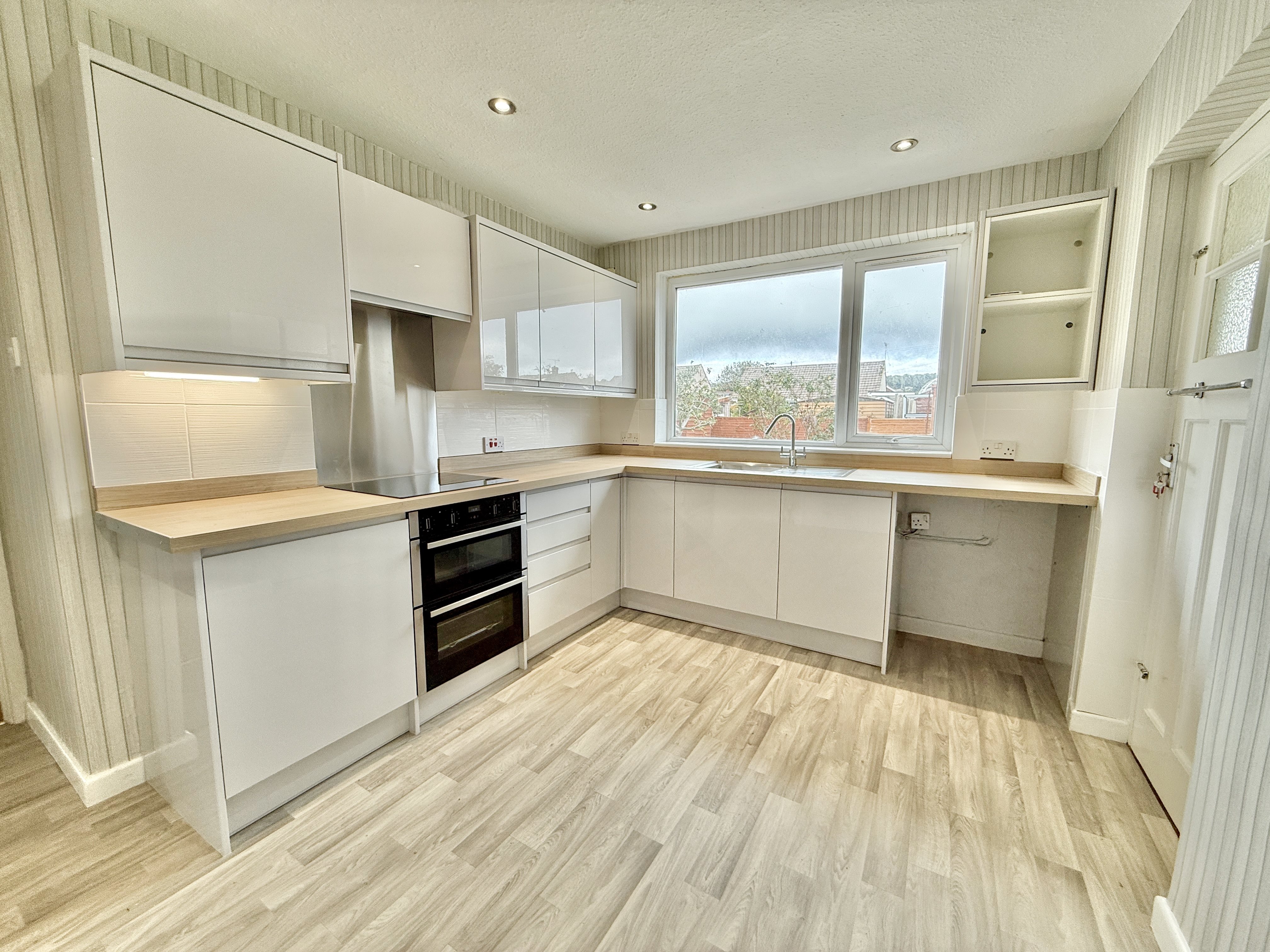 3 bed semi-detached bungalow to rent in Heathfield Road, Nailsea, BS48 9