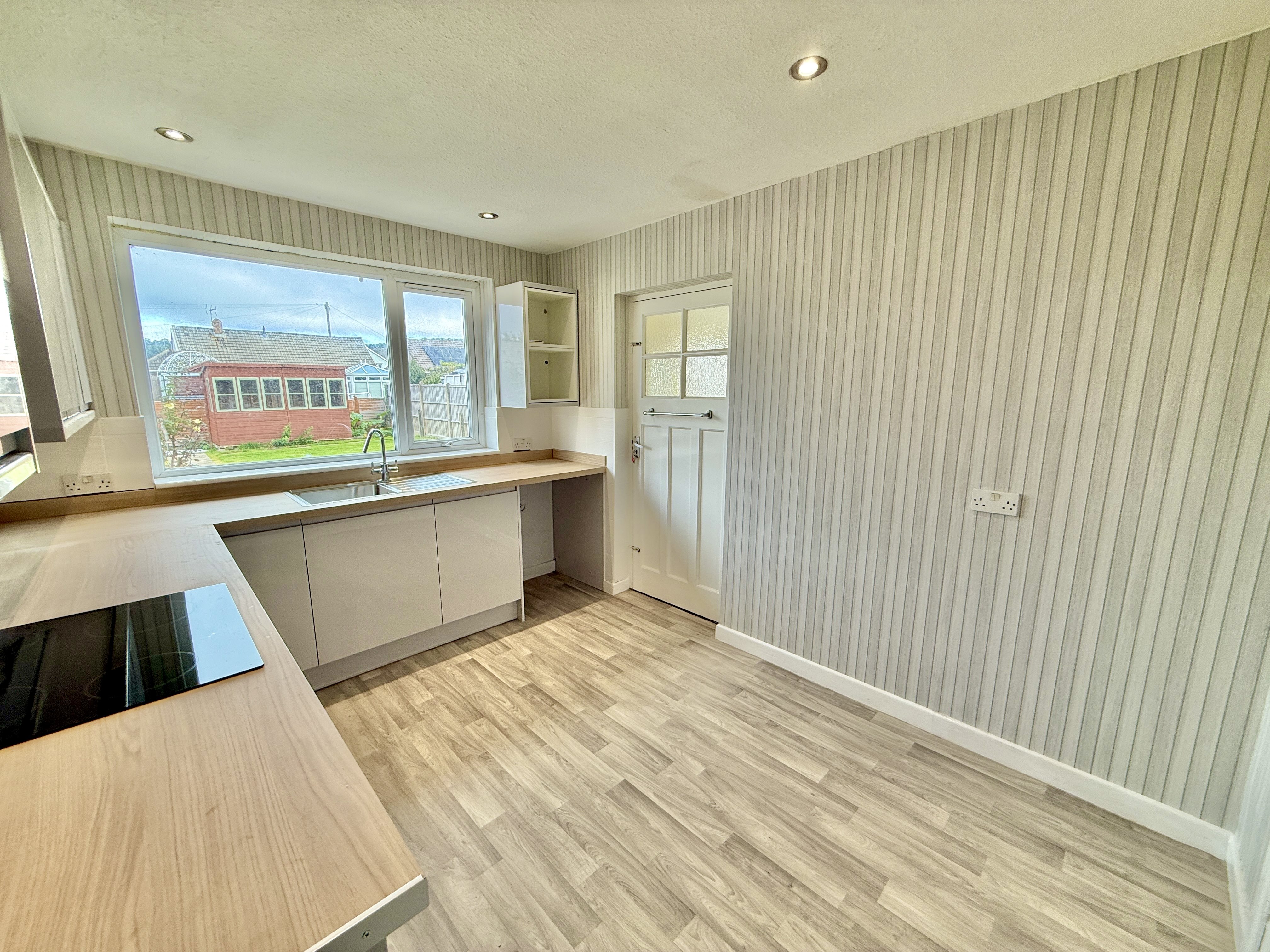 3 bed semi-detached bungalow to rent in Heathfield Road, Nailsea, BS48 10