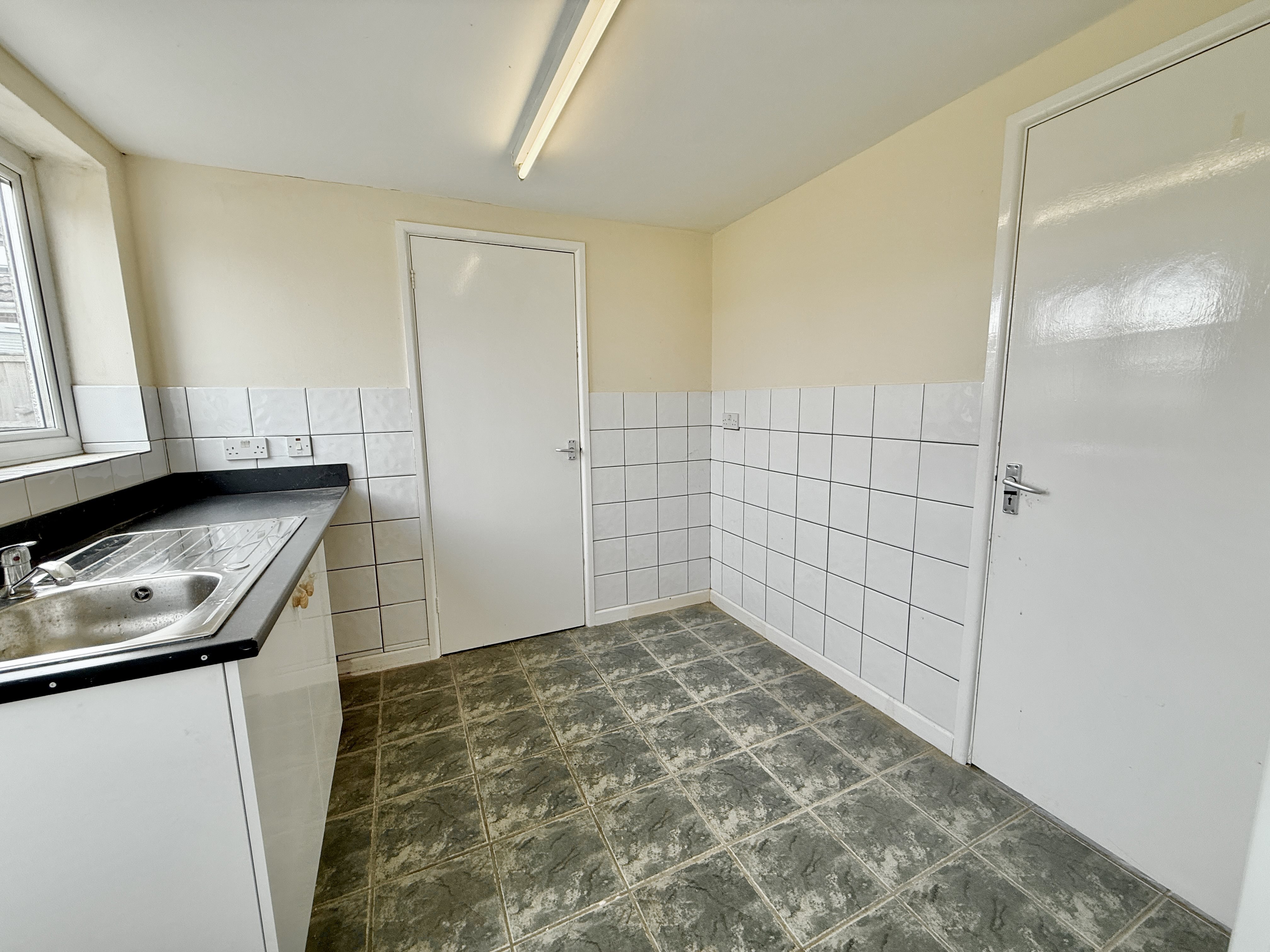 3 bed semi-detached bungalow to rent in Heathfield Road, Nailsea, BS48 12