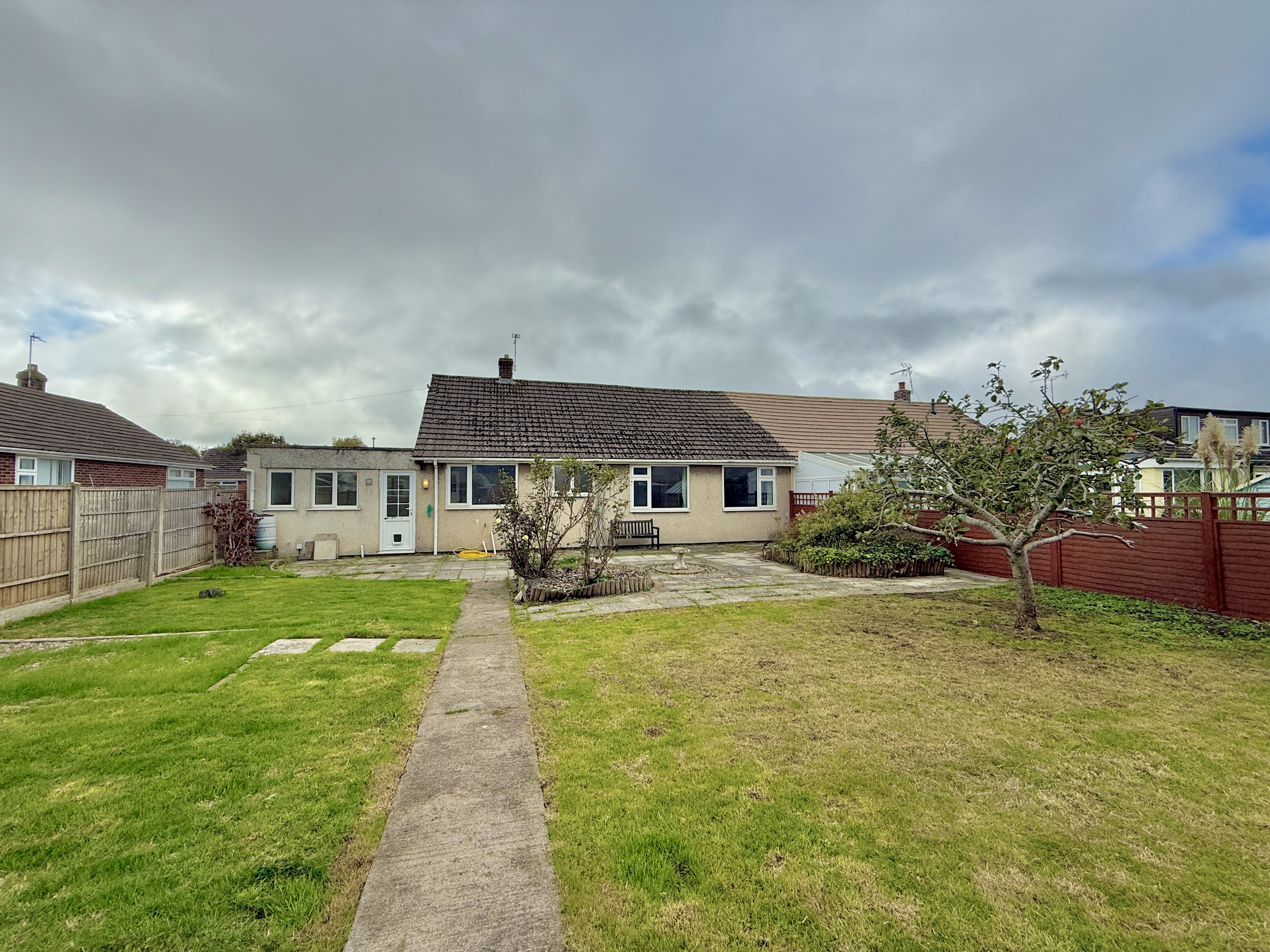 3 bed semi-detached bungalow to rent in Heathfield Road, Nailsea, BS48 17