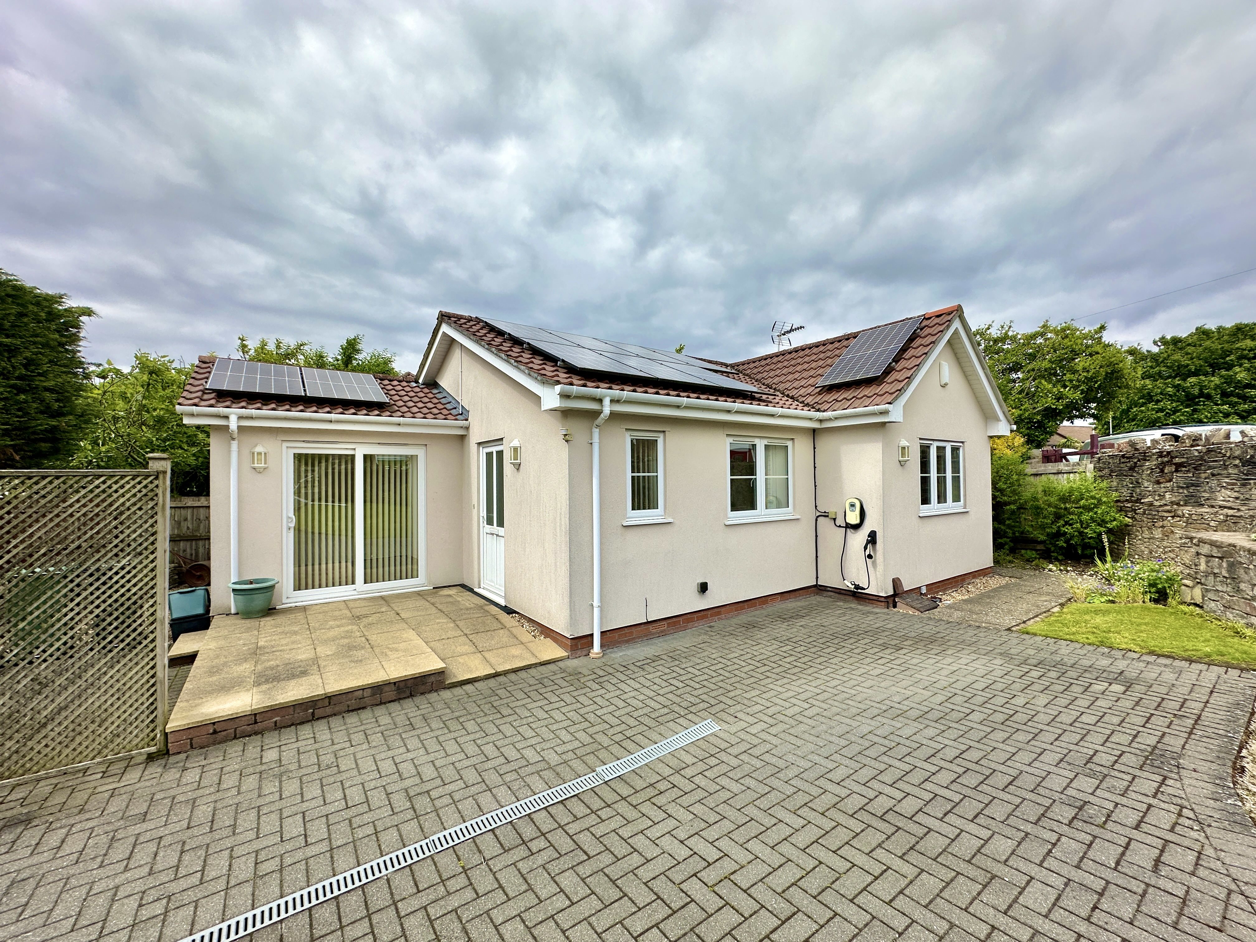 2 bed detached bungalow to rent in Pound Lane, Nailsea  - Property Image 1