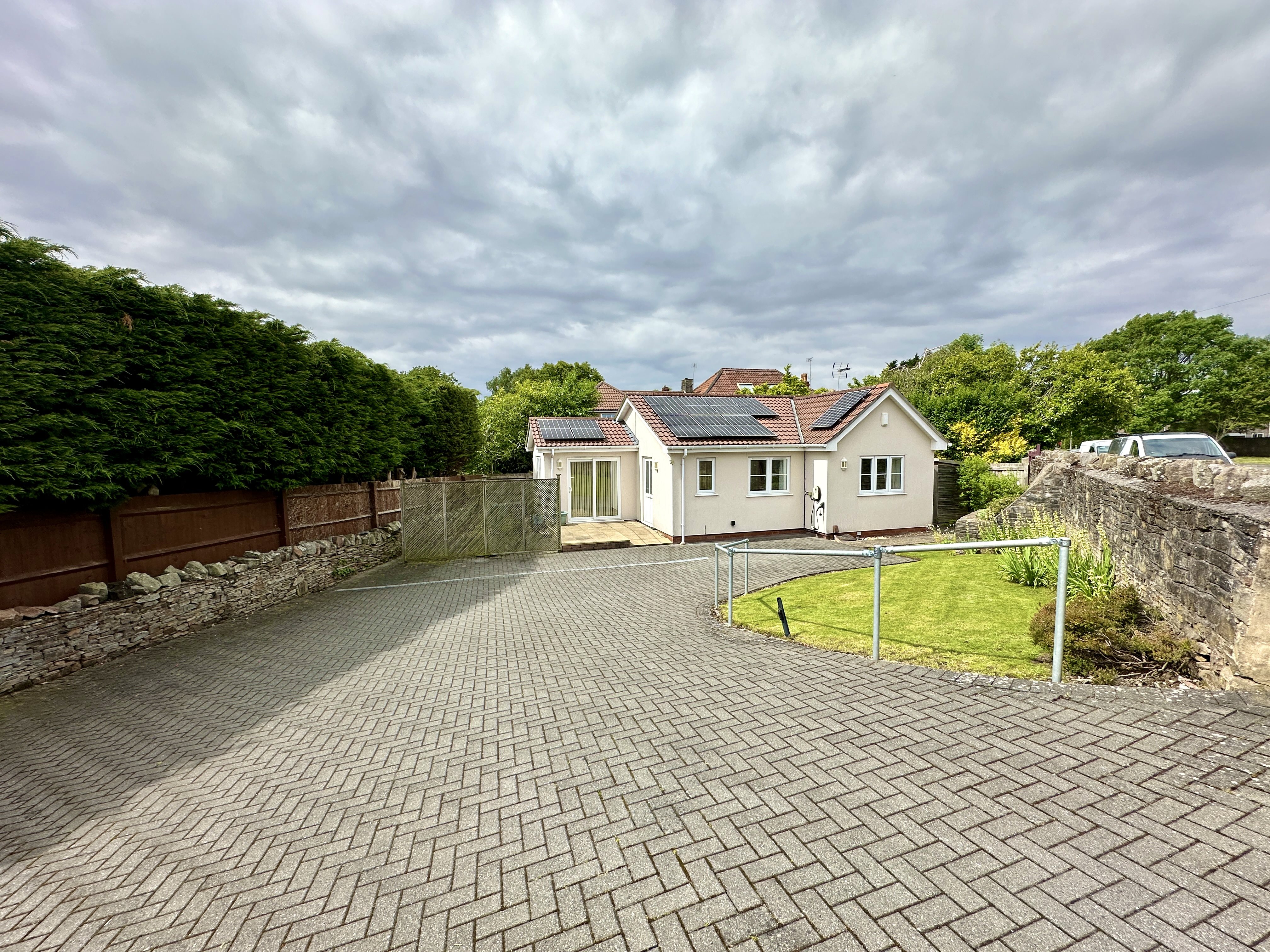 2 bed detached bungalow to rent in Pound Lane, Nailsea  - Property Image 2