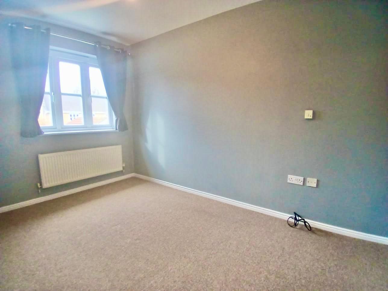 3 bed semi-detached house to rent in Oaktree Place, Str Georges, BS22 4