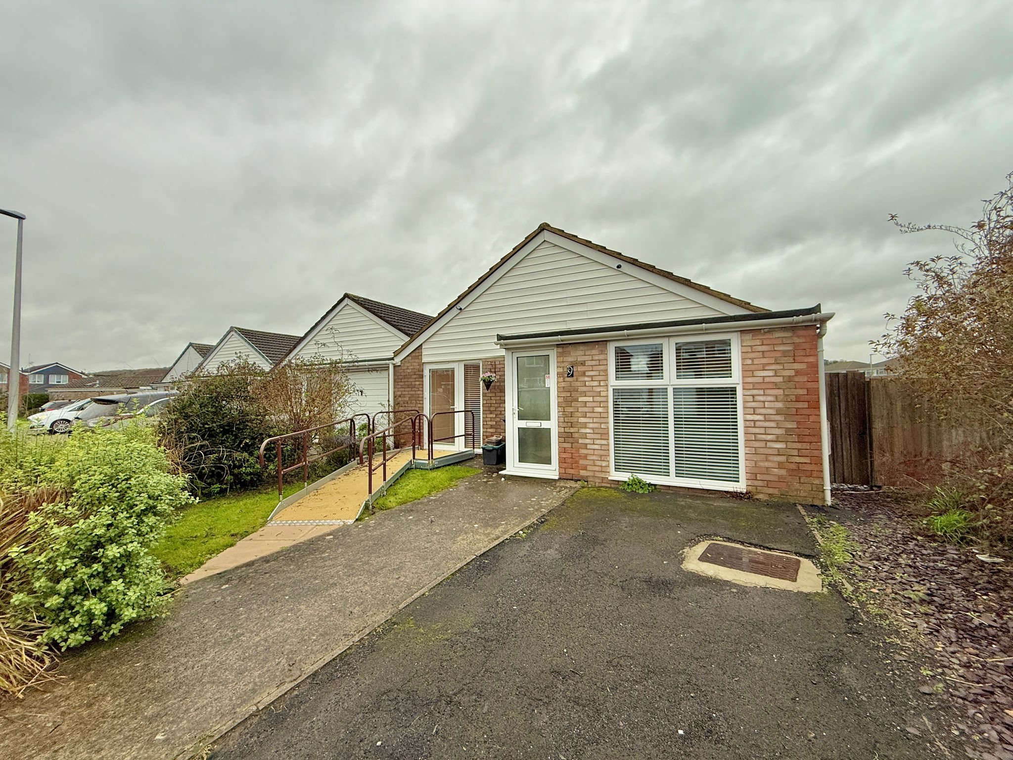 2 bed bungalow to rent in Kestrel Drive, Weston-super-Mare, BS22