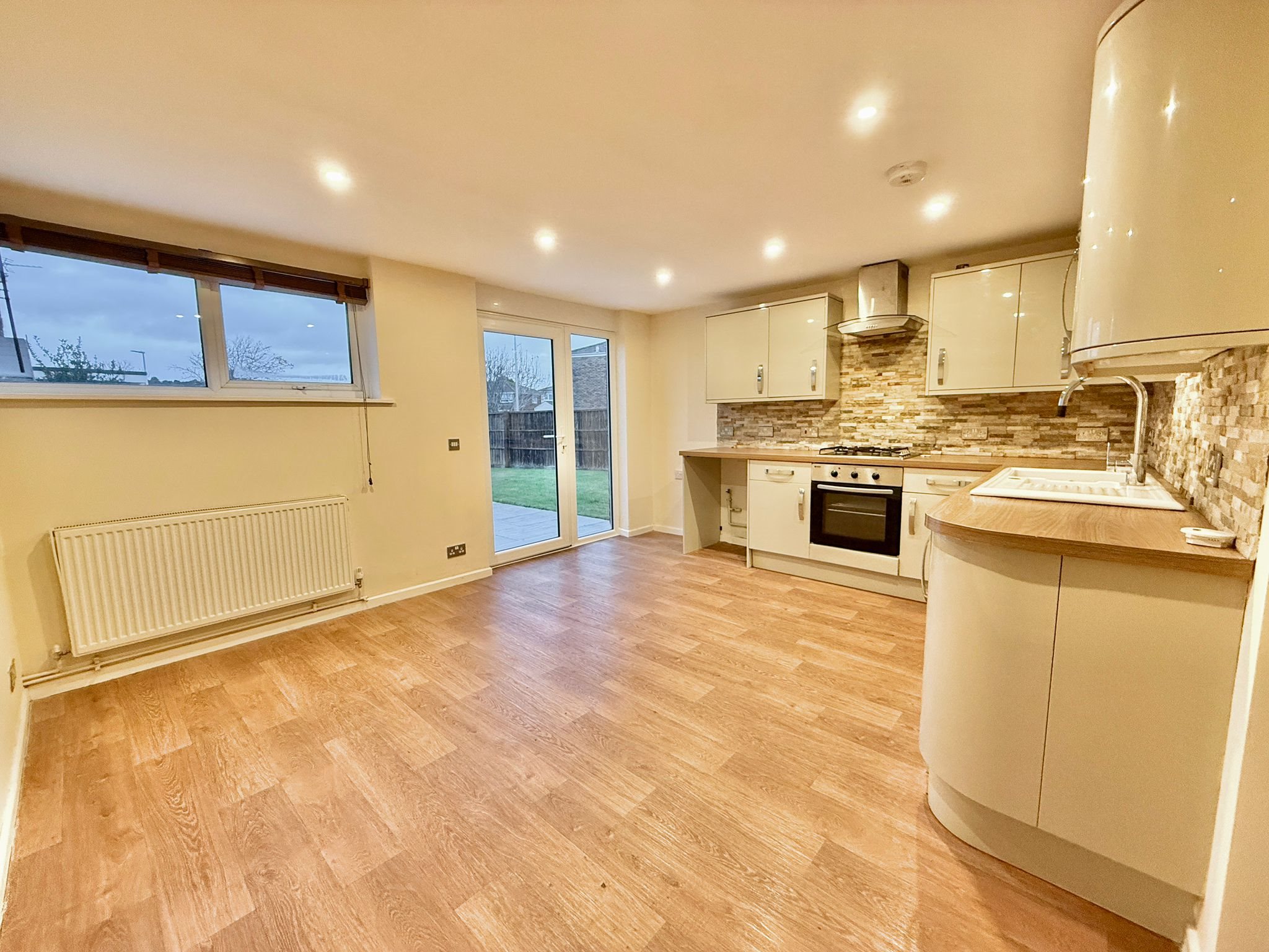 2 bed bungalow to rent in Kestrel Drive, Weston-super-Mare, BS22  - Property Image 4