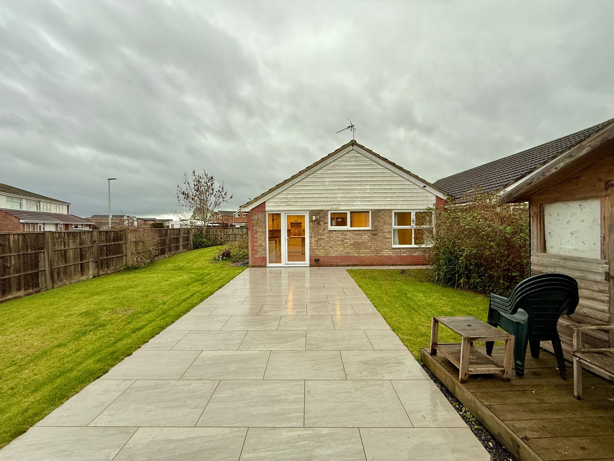 2 bed bungalow to rent in Kestrel Drive, Weston-super-Mare, BS22 14