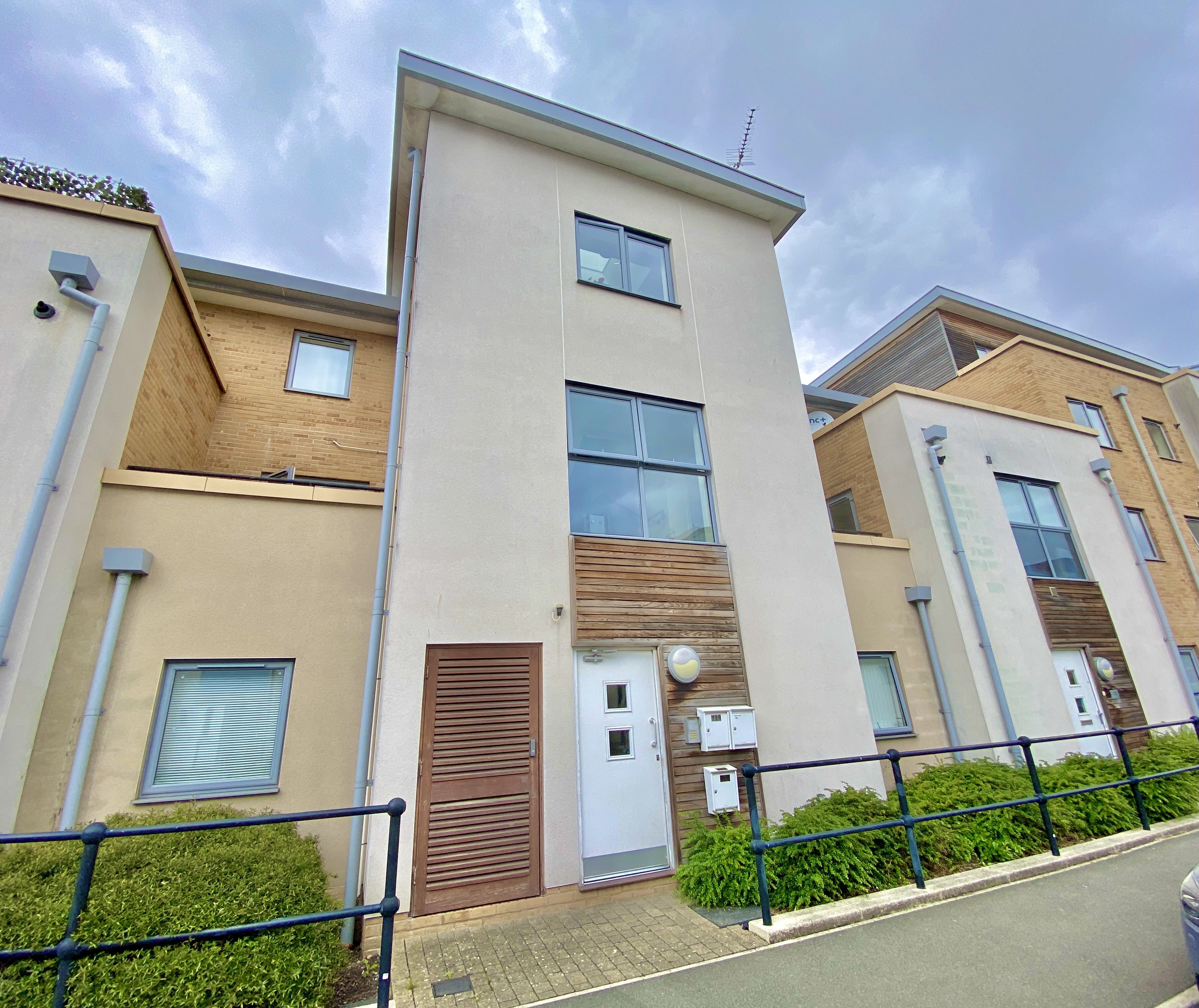 2 bed flat to rent in Mizzen Court, Portishead  - Property Image 1