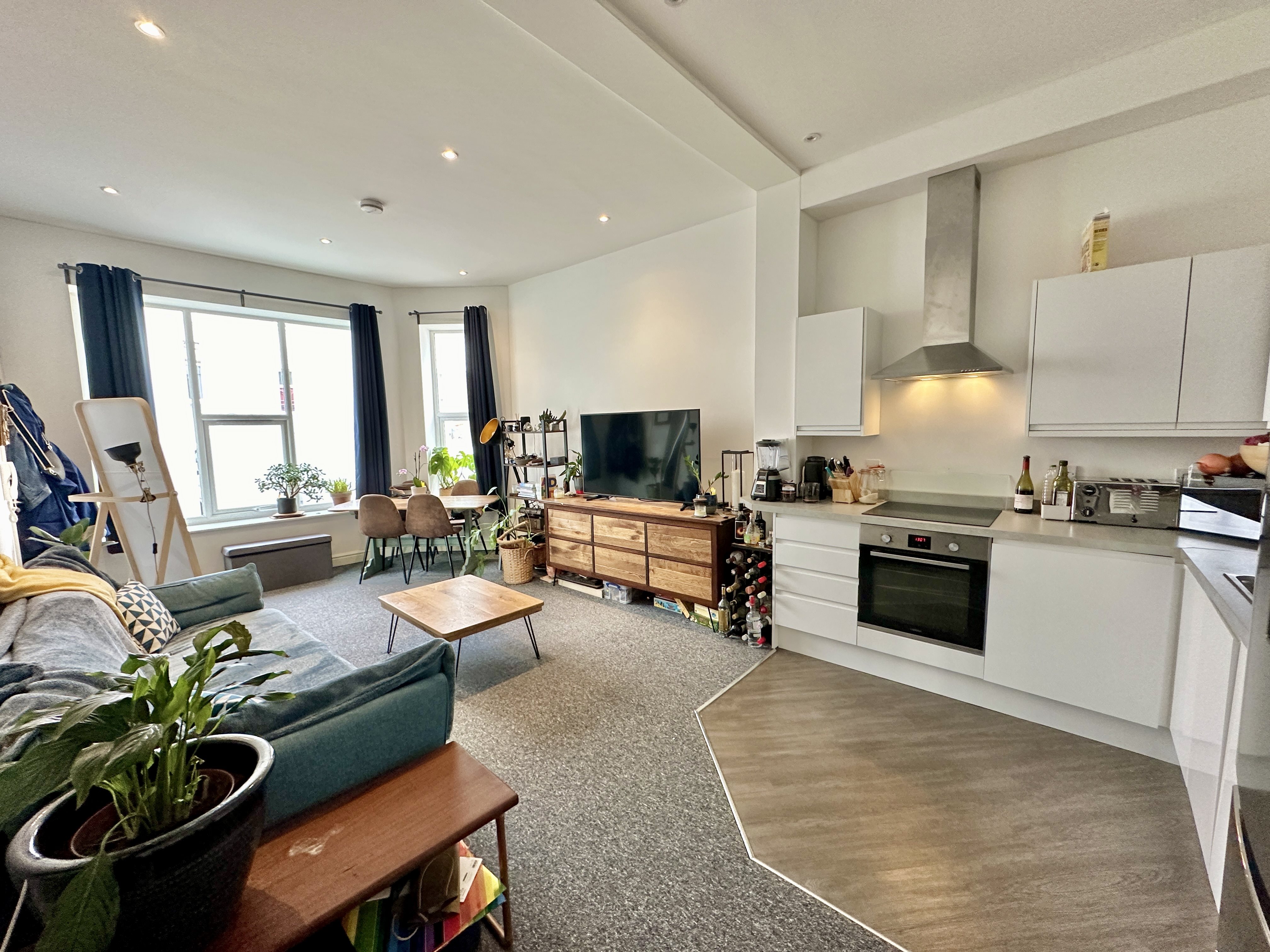 2 bed flat to rent in Upper Church Road, Weston-Super-Mare, BS23