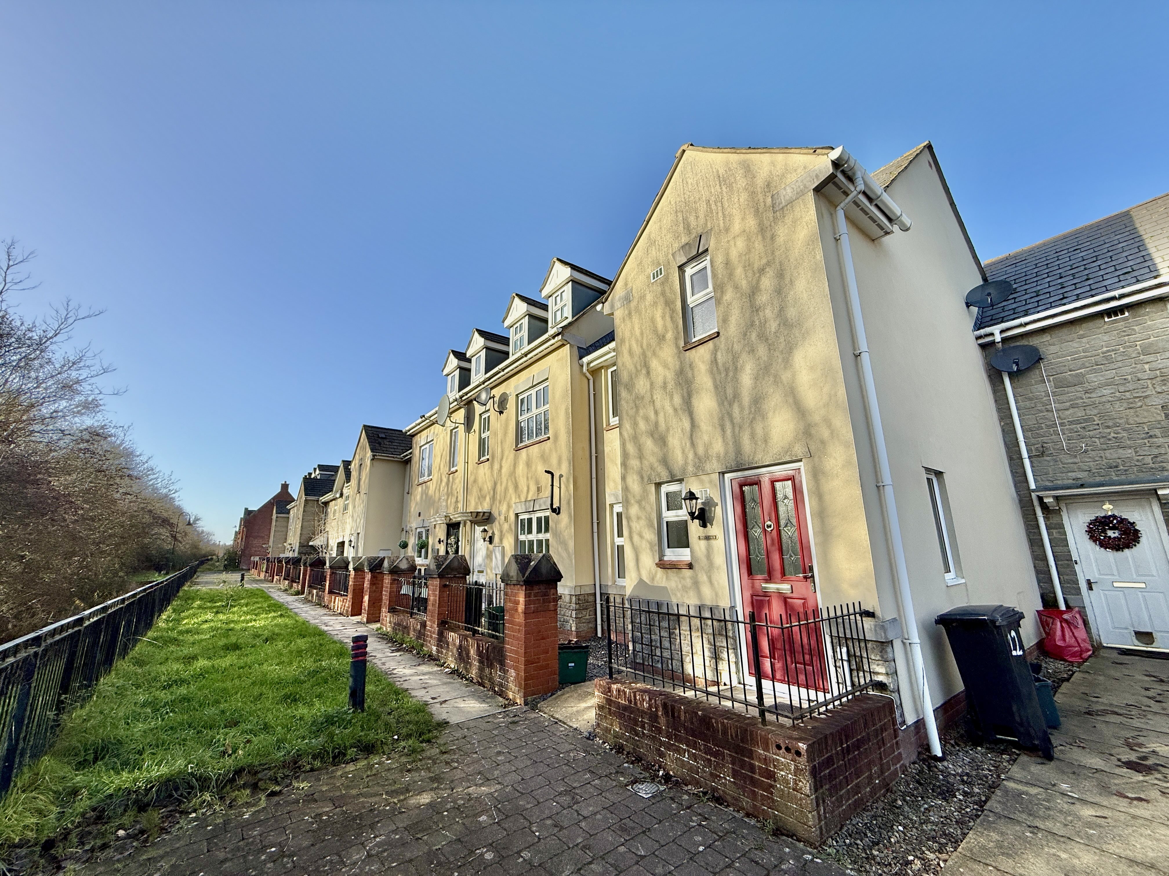 3 bed house to rent in The Wrangle, Weston-Super-Mare, BS24 - Property Image 1