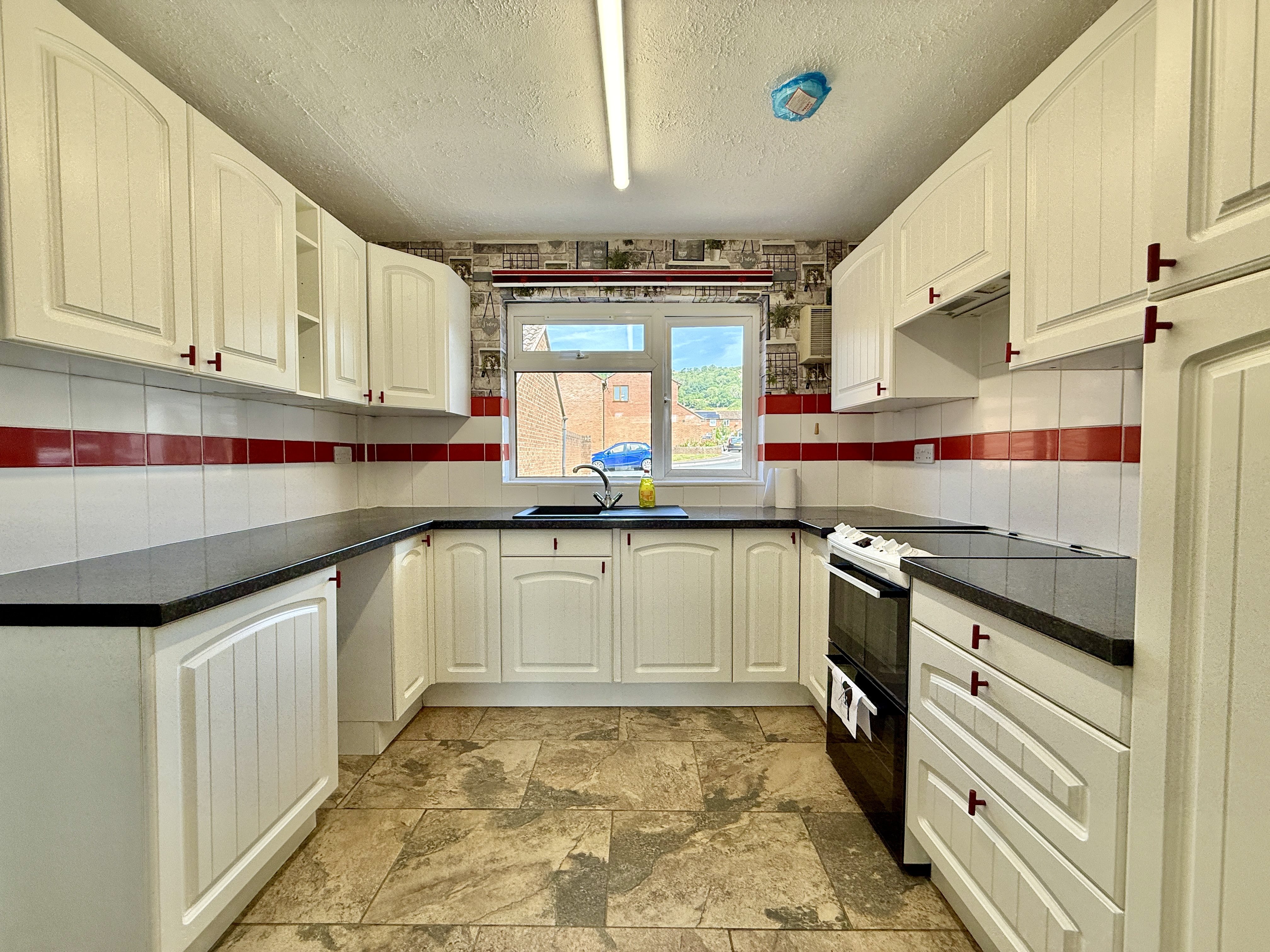 3 bed end of terrace house to rent in Knightstone Close, Axbridge  - Property Image 3