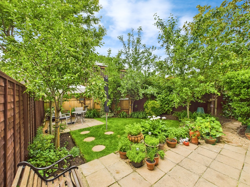3 bed end of terrace house for sale in Oakapple Close, Cowfold  - Property Image 5