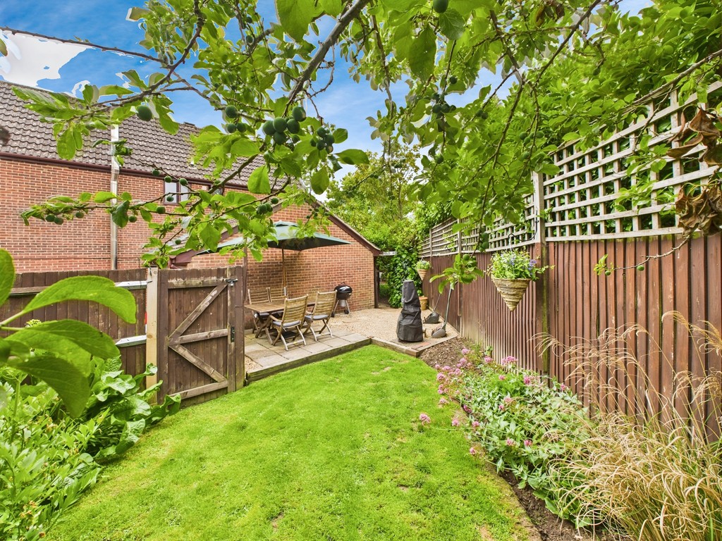 3 bed end of terrace house for sale in Oakapple Close, Cowfold  - Property Image 12