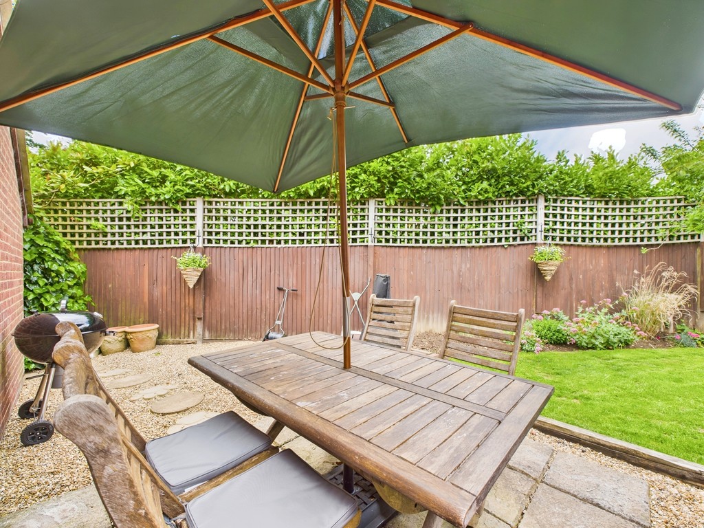 3 bed end of terrace house for sale in Oakapple Close, Cowfold  - Property Image 13