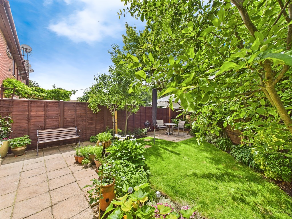 3 bed end of terrace house for sale in Oakapple Close, Cowfold  - Property Image 14
