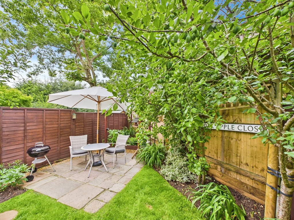 3 bed end of terrace house for sale in Oakapple Close, Cowfold  - Property Image 15