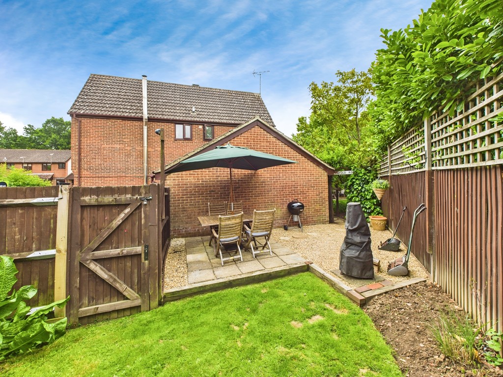 3 bed end of terrace house for sale in Oakapple Close, Cowfold  - Property Image 16