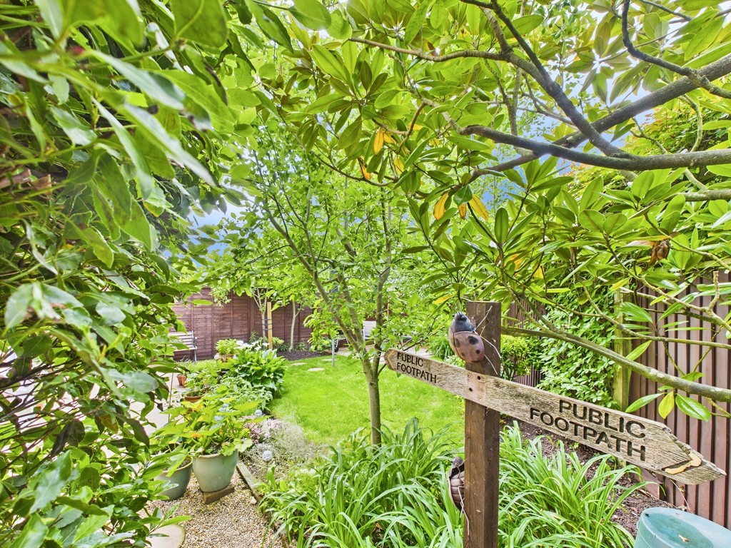3 bed end of terrace house for sale in Oakapple Close, Cowfold  - Property Image 17