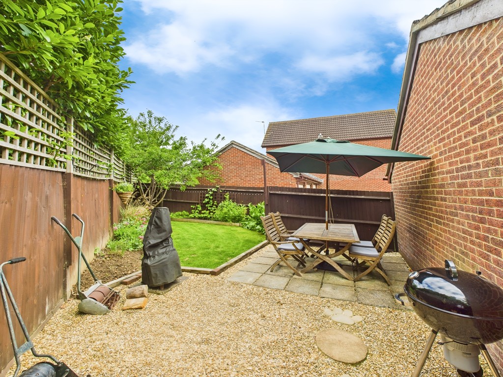 3 bed end of terrace house for sale in Oakapple Close, Cowfold  - Property Image 18