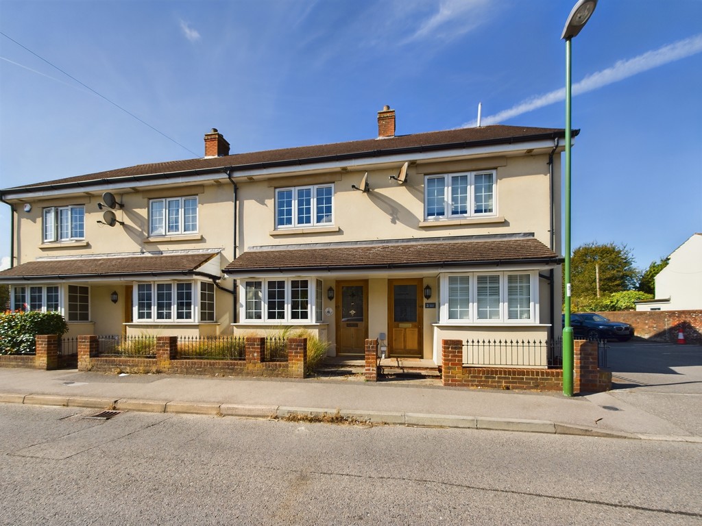 3 bed terraced house to rent in Nelson Mews, Horsham  - Property Image 1