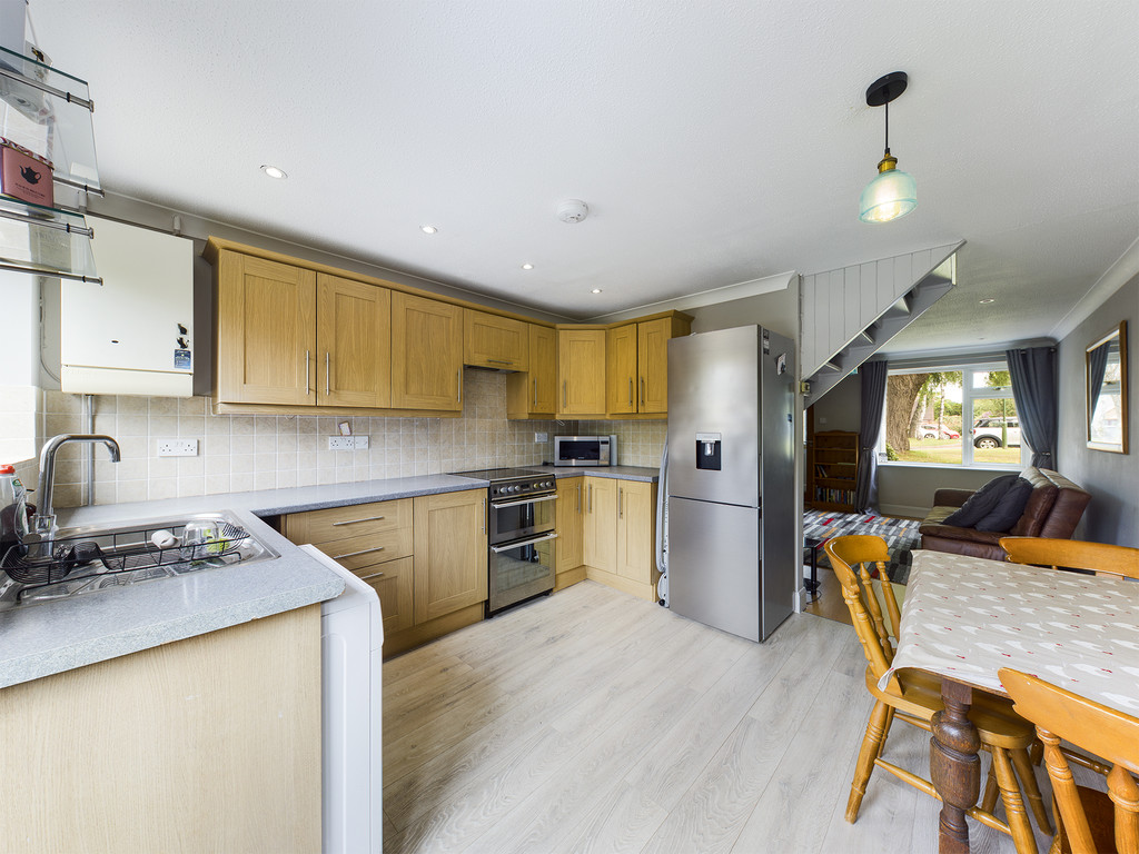 2 bed end of terrace house for sale in Naldrett Close, Horsham  - Property Image 3