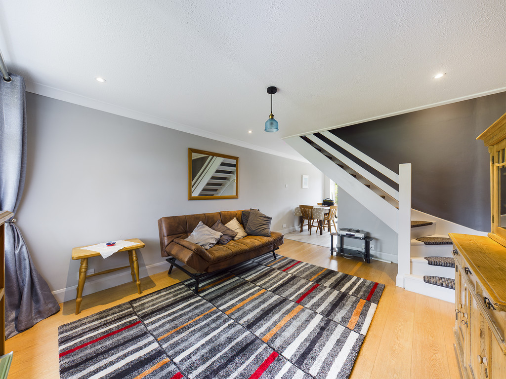 2 bed end of terrace house for sale in Naldrett Close, Horsham  - Property Image 9