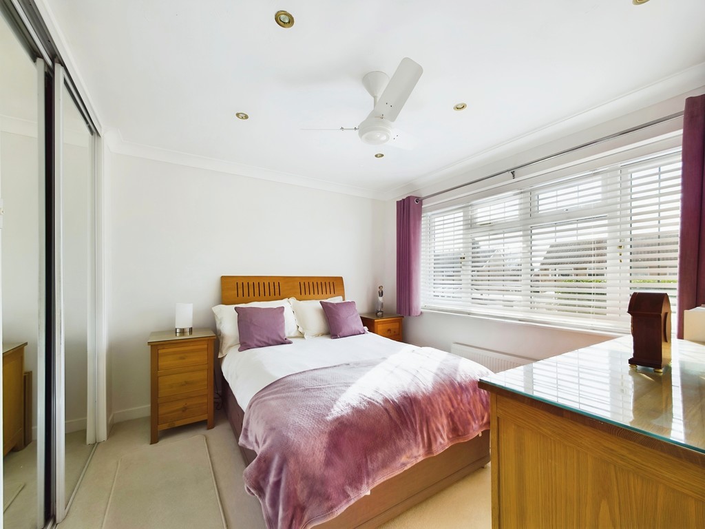 4 bed detached house for sale in Reynard Close, Horsham  - Property Image 6