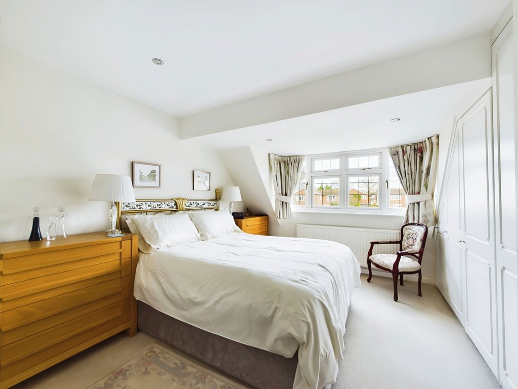 4 bed detached house for sale in Reynard Close, Horsham  - Property Image 5