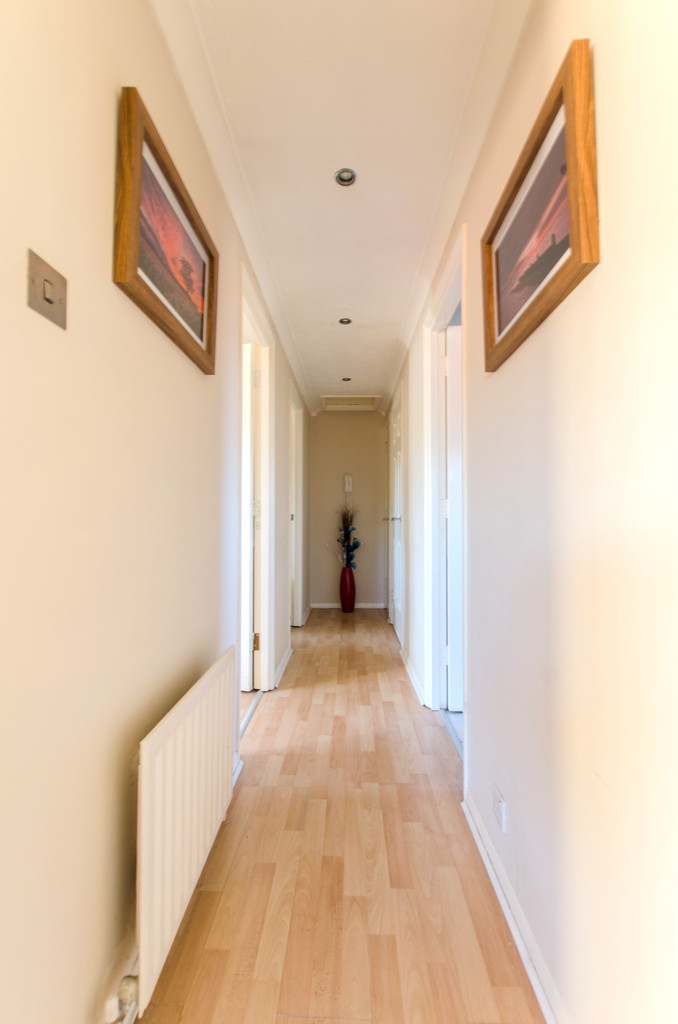 2 bed flat to rent in Tanyard Close, Horsham  - Property Image 8