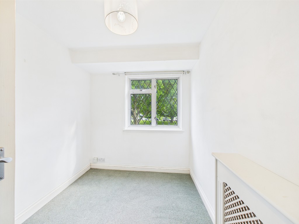 3 bed terraced house to rent in Farhalls Crescent, Horsham  - Property Image 9