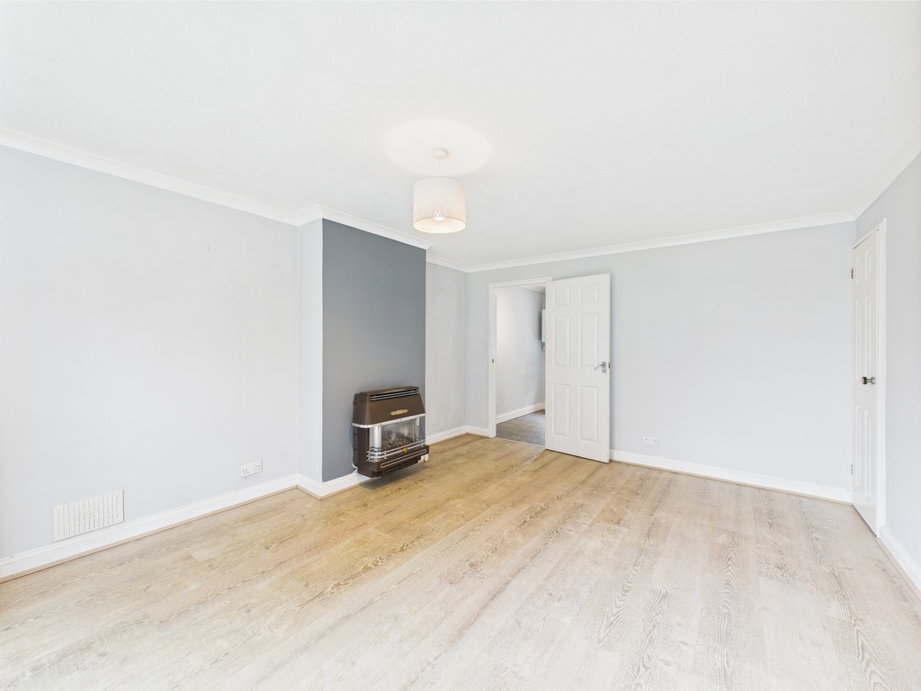 3 bed terraced house to rent in Farhalls Crescent, Horsham  - Property Image 3