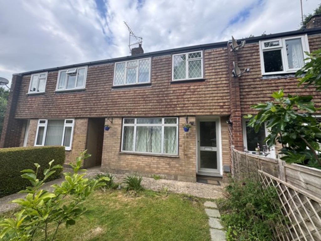 3 bed terraced house to rent in Farhalls Crescent, Horsham, RH12