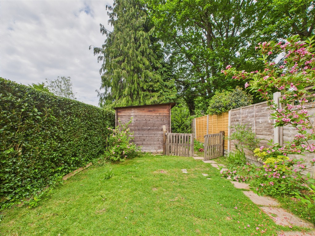 3 bed terraced house to rent in Farhalls Crescent, Horsham  - Property Image 10