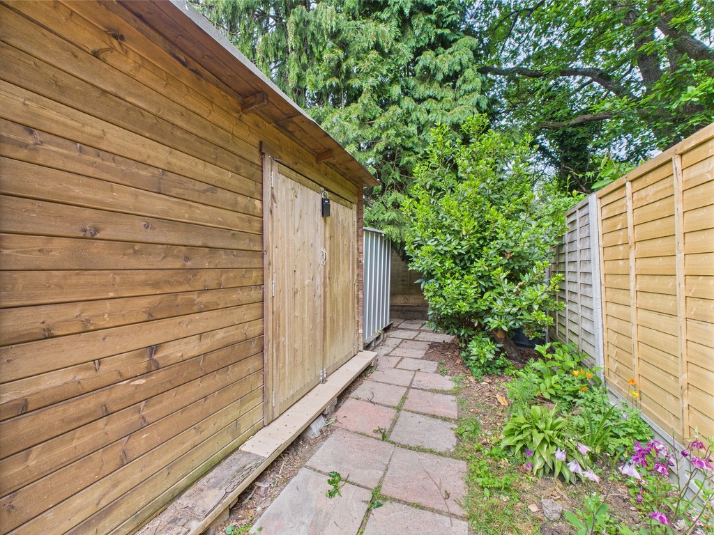 3 bed terraced house to rent in Farhalls Crescent, Horsham  - Property Image 12