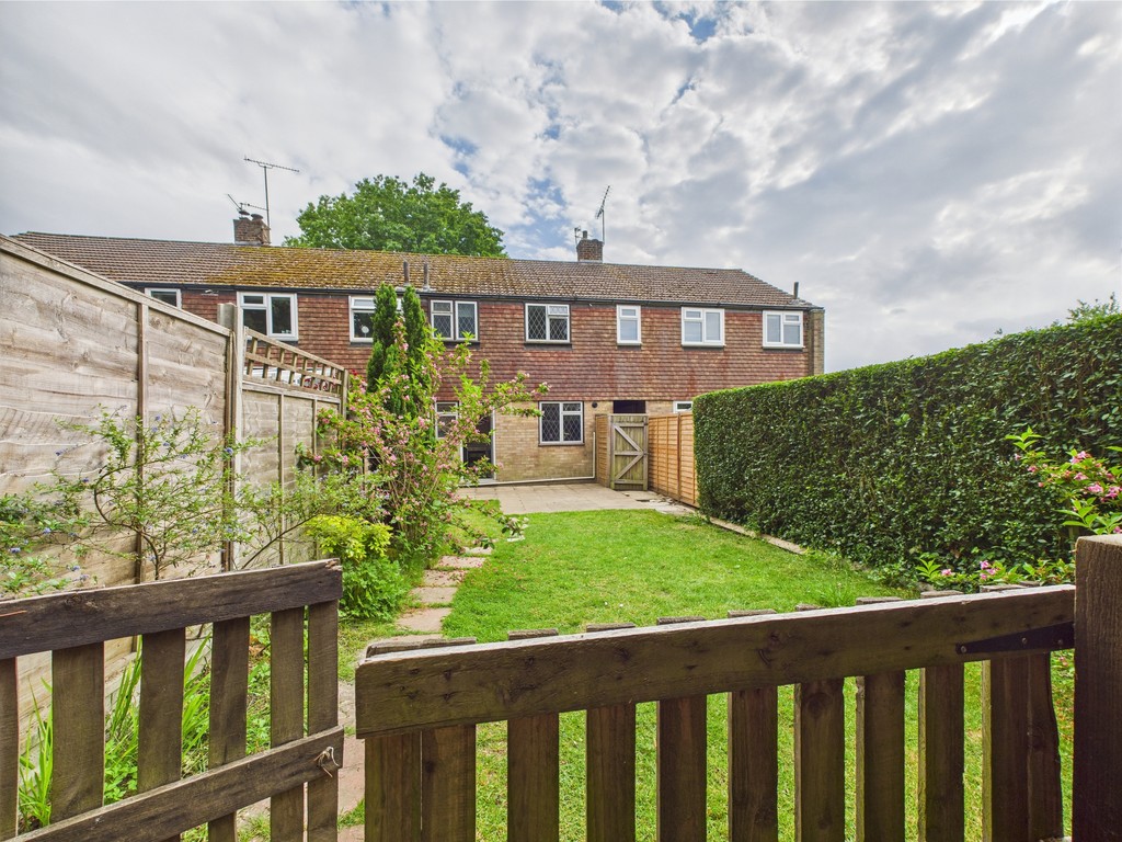 3 bed terraced house to rent in Farhalls Crescent, Horsham  - Property Image 11