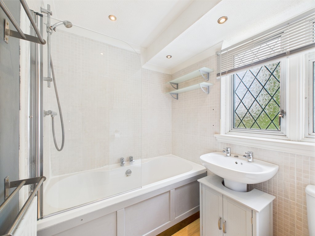 3 bed terraced house to rent in Farhalls Crescent, Horsham  - Property Image 6