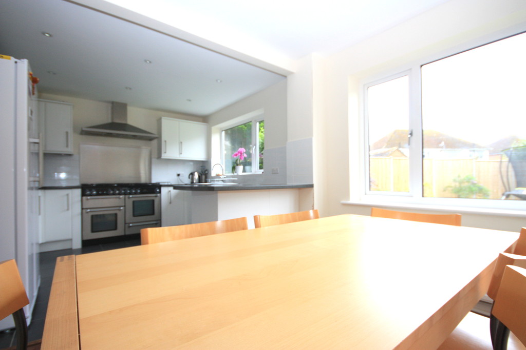 4 bed link detached house to rent in Caterways, Horsham  - Property Image 3