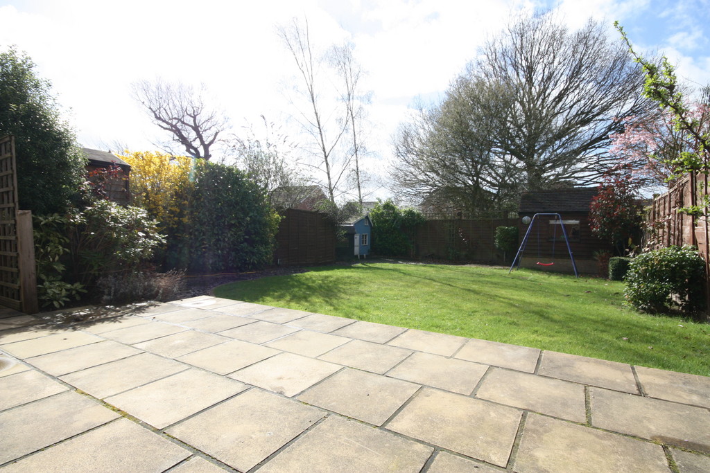 3 bed end of terrace house to rent in Ropeland Way, Horsham  - Property Image 4