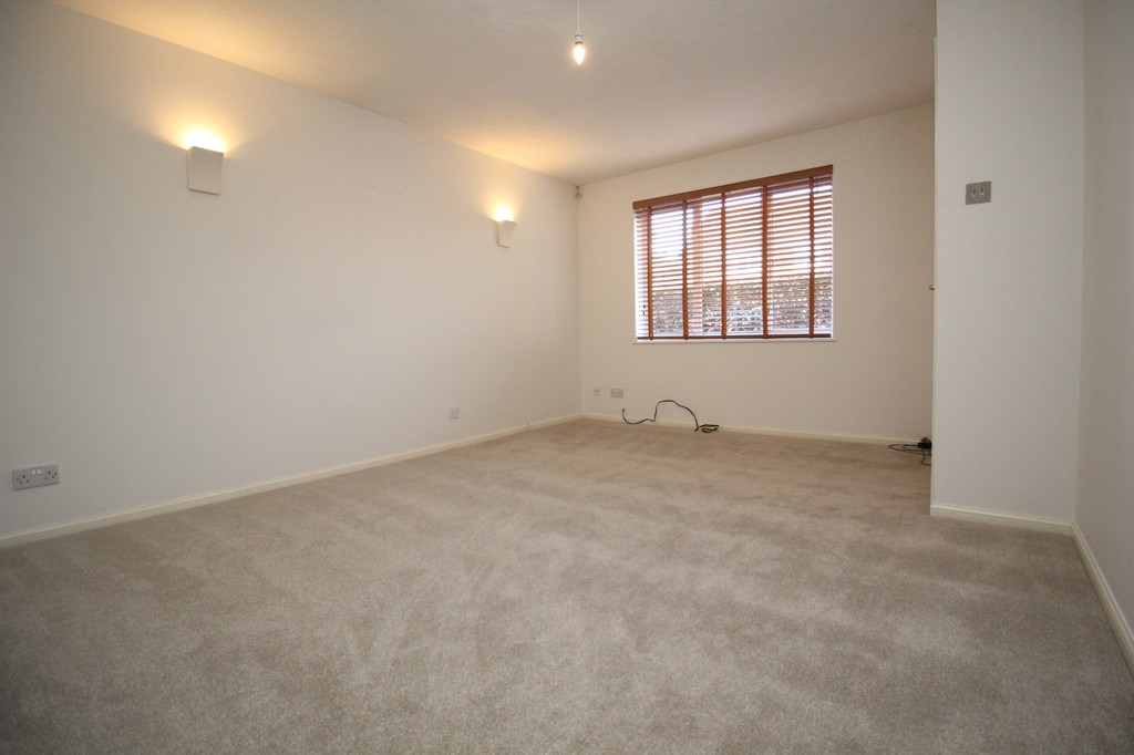 3 bed end of terrace house to rent in Ropeland Way, Horsham  - Property Image 7