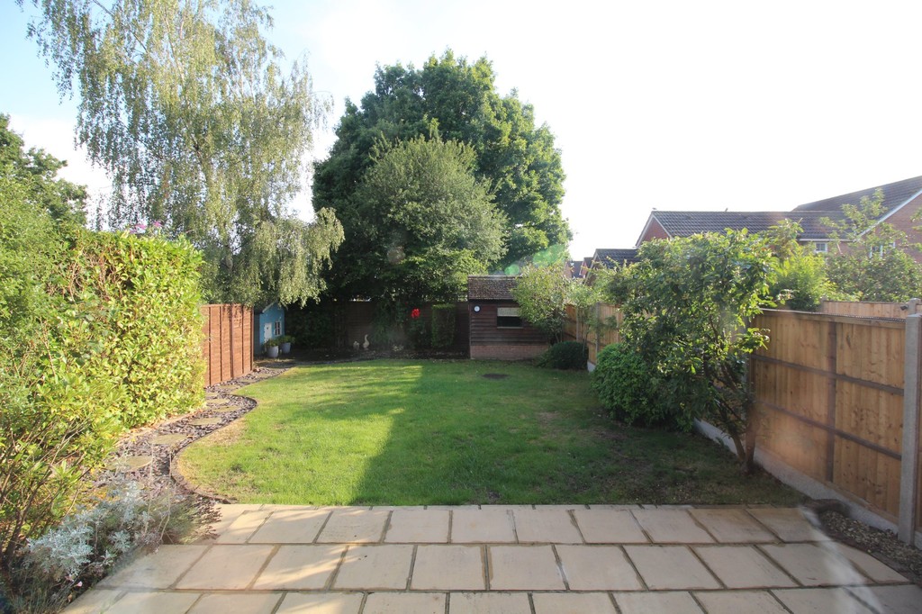 3 bed end of terrace house to rent in Ropeland Way, Horsham  - Property Image 5