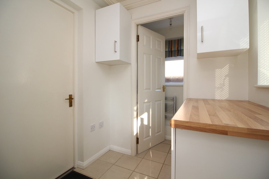 3 bed end of terrace house to rent in Ropeland Way, Horsham  - Property Image 8