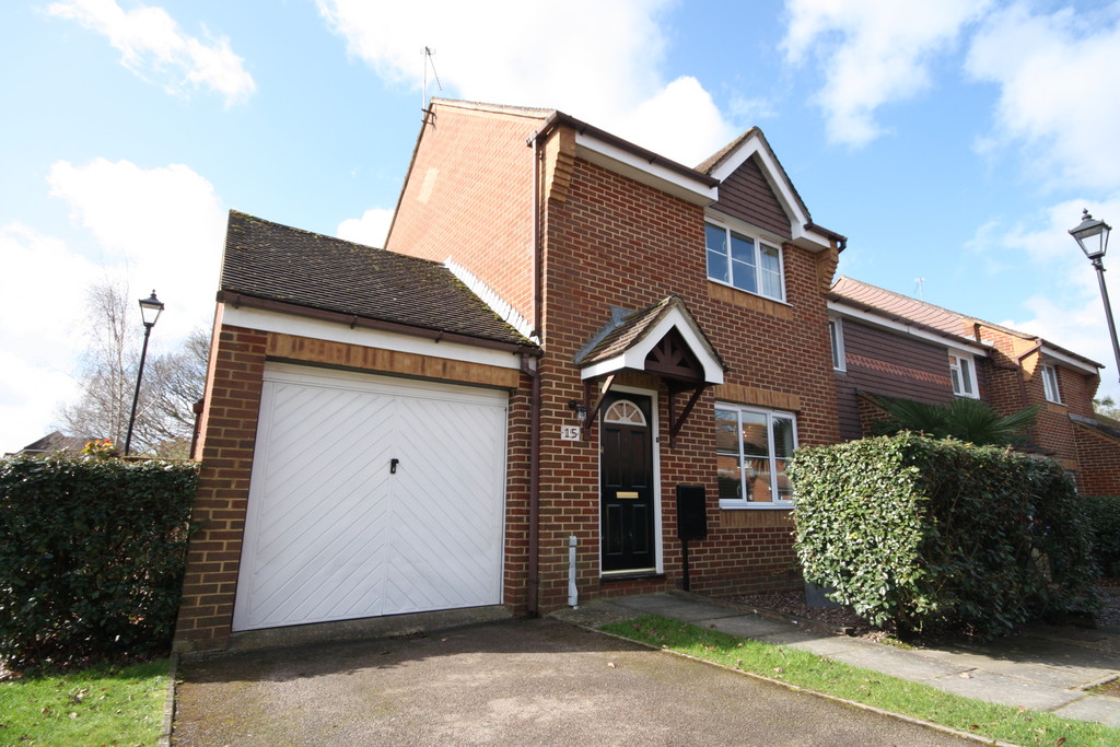 3 bed end of terrace house to rent in Ropeland Way, Horsham - Property Image 1