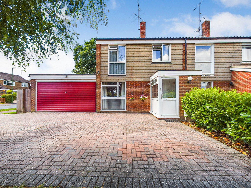 3 bed end of terrace house for sale in Corsletts Avenue, Horsham  - Property Image 11