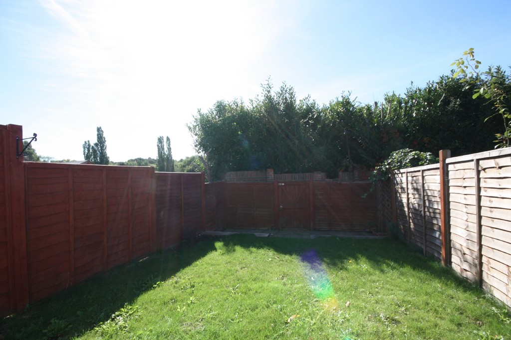 3 bed terraced house to rent in Fenhurst Close, Horsham  - Property Image 7