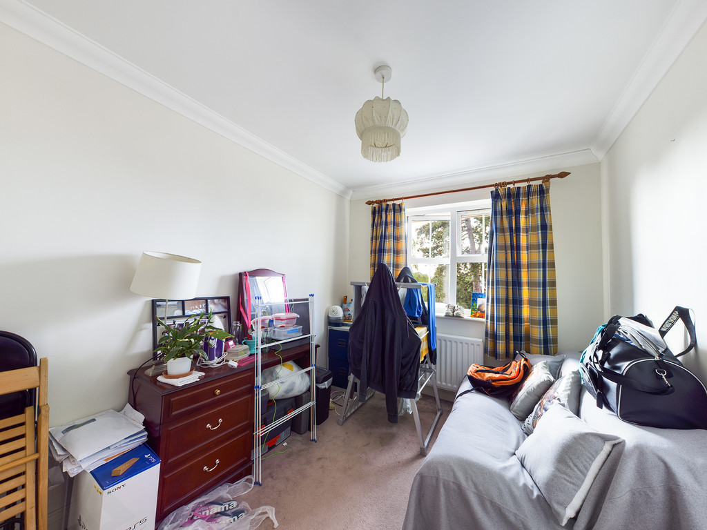 2 bed flat to rent in Trinity Court, Horsham  - Property Image 6