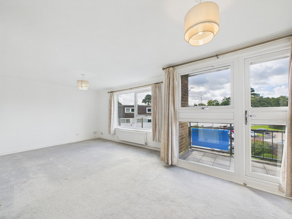 2 bed apartment to rent in April Close, Horsham  - Property Image 9