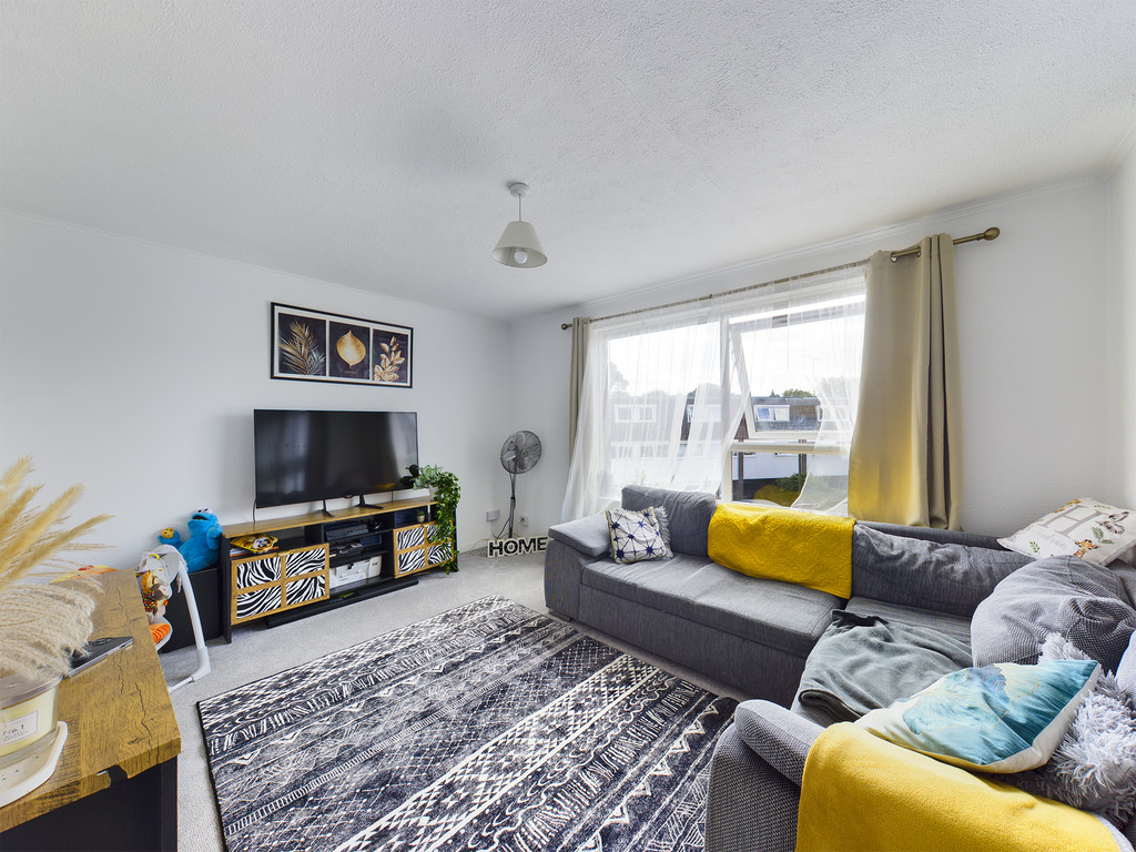 2 bed apartment to rent in April Close, Horsham  - Property Image 2