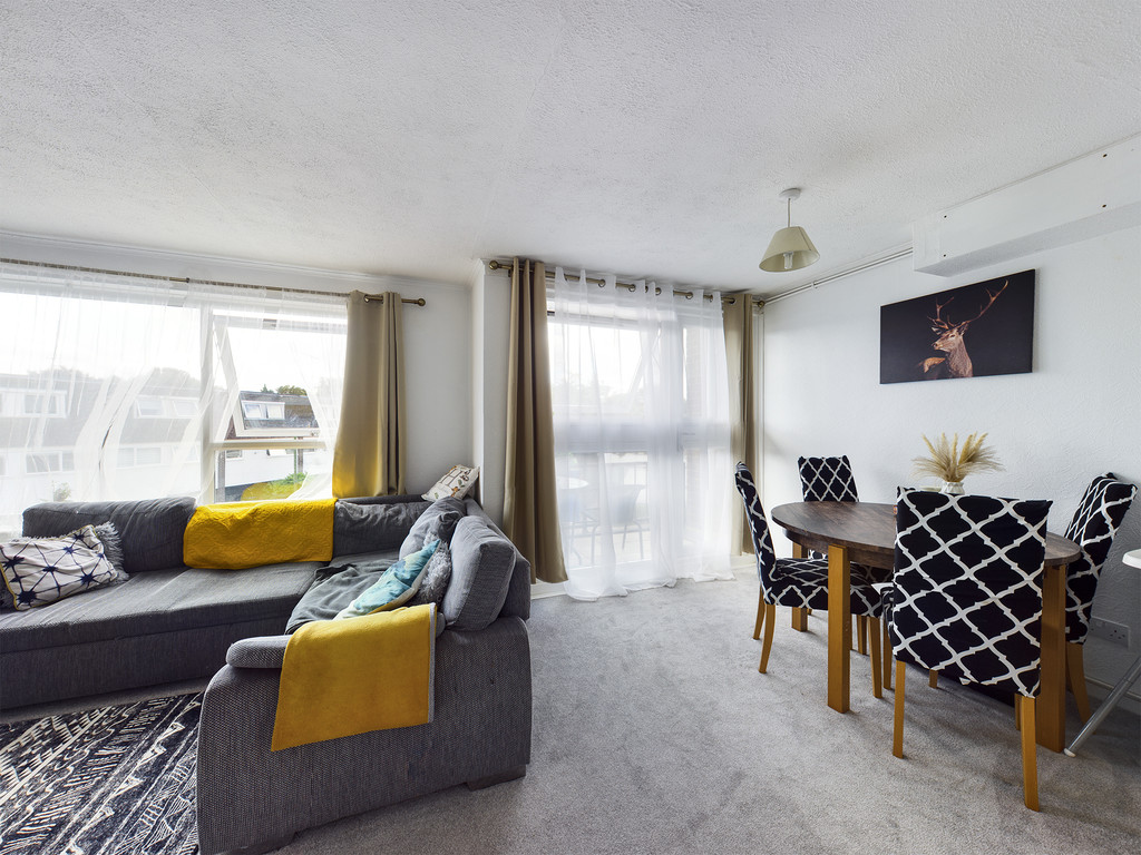 2 bed apartment to rent in April Close, Horsham  - Property Image 3