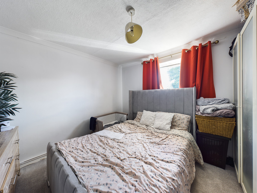 2 bed apartment to rent in April Close, Horsham  - Property Image 5